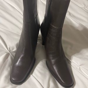 Women’s brown boots Size 8